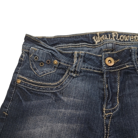Wall Flower Juniors Denim Bermuda Shorts Size 7 - Picture 4 of 13